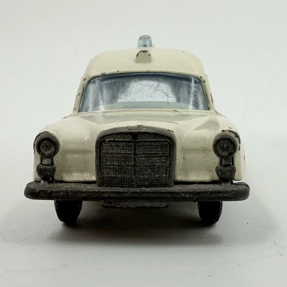 Lesney Matchbox #3 Mercedes Benz‎ Binz Ambulance Regular Wheel 1968 Vintage